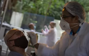 Saúde: Nova onda de Covid: altas de casos e internações atingem pelo menos 6 estados e DF