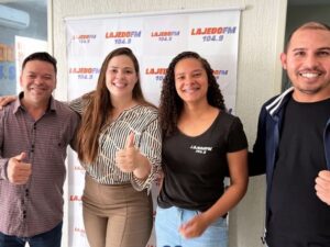 A Jovem Helloysa Ferreira Pré-candidata a Deputada Estadual Esteve na Rádio Lajedo FM (Lajedo/PE)