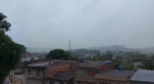 CHUVA FORTE: com alerta da Apac ainda válido, veja a previsão do tempo para esta sexta (17) em Pernambuco
