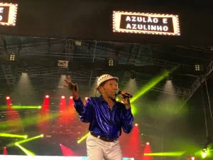 Azulão se despede dos palcos no São João de Caruaru após 60 anos de carreira e será homenageado com estátua feita por Caxiado