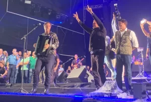 Bolsonaro é aplaudido e xingado durante São João de Caruaru