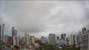 Chuva passa dos 50 mm no Recife e causa pontos de alagamento; veja maiores índices do Estado