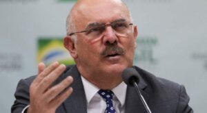 Ex-ministro Milton Ribeiro passa a noite na PF em SP e fará audiência de custódia por vídeo
