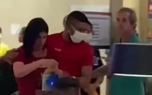 Mulher é presa em flagrante no Recife após ofensa racista a enfermeiro que também é PM