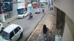 Bandido rouba Loja e Atira para o Alto na Fuga. Polícia age Rápido, Prende um dos Envolvidos e Procura o Assaltante