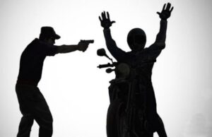 EM CALÇADO, HOMEM TEVE MOTO TOMADA DE ASSALTO QUANDO ESTAVA A CAMINHO DO TRABALHO