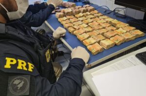 Homem suspeito de integrar o PCC é preso em São Lourenço da Mata com R$ 115 mil em cédulas falsas