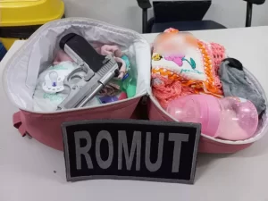 Mulher é detida com arma dentro de bolsa de bebê em Santa Cruz do Capibaribe