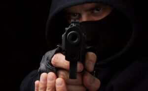 ASSALTANTE ROUBA MOTO NA ZONA RURAL DE CALÇADO