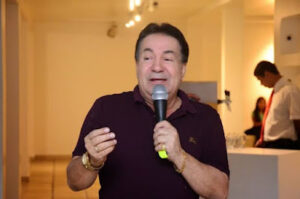 Candidatura de Izaías Régis Continua Indefinida