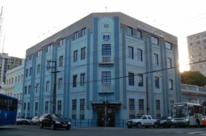 Professor de jiu-jitsu que obrigava vítimas a enviar fotos nuas é preso por estupro em São Lourenço