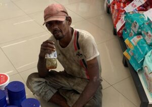 Em Lajedo um usuário de drogas foi preso praticando furto em uma farmácia