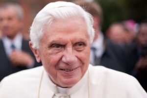 Morre papa emérito Bento XVI, aos 95 anos, em Roma