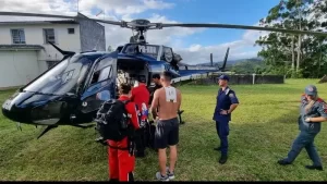 Aluno de 15 anos esfaqueia professor ao saber que seria reprovado