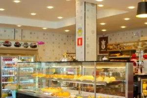 Cliente mata chapeiro a pauladas em briga após receber sanduíche ‘mal feito’, em São Paulo