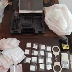 Mulher é presa com cocaína escondida dentro de bíblia em Caruaru