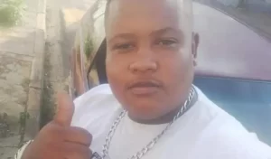 Jovem de 25 anos morre na porta de hospital por falta de maca para obesos