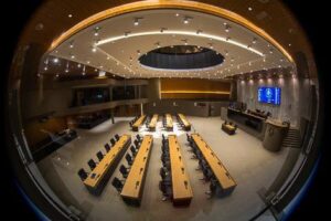 Deputados aprovam, em benefício próprio, a criação dos auxílios-saúde, moradia e habitação