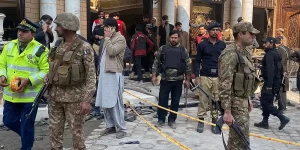 Explosão em mesquita deixa 25 mortos e mais de 100 feridos no Paquistão