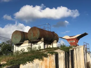 Prefeito de São Bento do Una acaba e leiloa usina de asfalto deixado por Débora Almeida