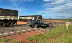 Filhos, pai, mãe e avô morrem em grave acidente que destruiu caminhonete