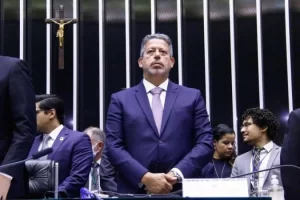 Com placar histórico, Arthur Lira é reconduzido à presidência da Câmara
