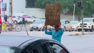 Pernambuco foi 5º estado do país onde população ficou mais pobre com a pandemia, diz estudo da FGV