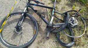 ATROPELAMENTO DE CICLISTAS: dois CICLISTAS são atropelados no ACOSTAMENTO da BR-232