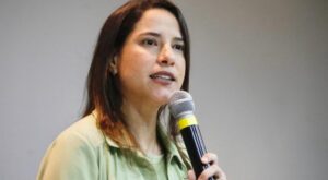 Raquel Lyra é cobrada por convocação de policiais penais que concluíram curso em Pernambuco