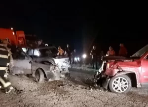 Acidente envolvendo dois carros deixa duas pessoas mortas na PE-177, em Garanhuns