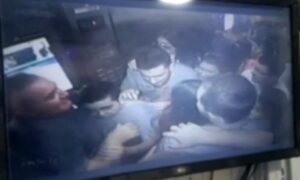 Elevador com 11 pessoas despenca de prédio e deixa feridos