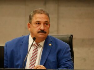 Deputado Eriberto Medeiros diz que Raquel Lyra “inova” ao atrasar pagamento de folha salarial