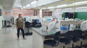 Estudante de 45 anos, que foi vítima de deboche por causa da idade, registra queixa contra colegas