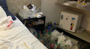 Filho é preso por manter mãe idosa de 94 anos em cárcere privado dentro de quarto de motel em Olinda