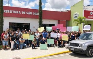 Após Manifestação de Professores, Prefeito de São João agenda Reunião com Categoria para tratar do Reajuste Salarial