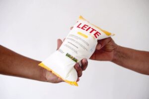 “As Crianças estão com Fome!”. Nelma Carvalho faz apelo ao Governo do Estado sobre volta do Programa Leite para Todos