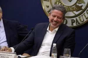 Lira alerta que projetos fundamentais de Lula podem não ser aprovados