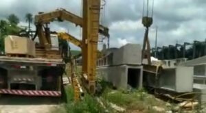 Trabalhadores morrem após poste cair sobre eles no Grande Recife