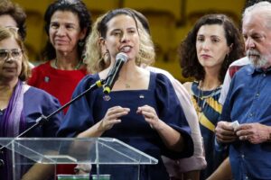 Raquel: ‘Irei trabalhar até pelos que me dão as costas e me vaiam’