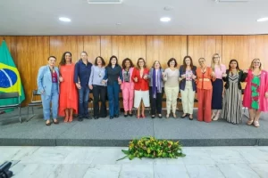 Janja anuncia PL que torna obrigatória a igualdade salarial; entenda