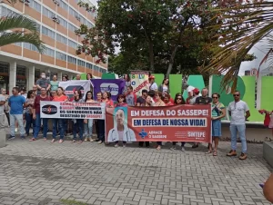 Servidores públicos participam de ato para reivindicar retorno do atendimento médico oferecido por meio do Sassepe