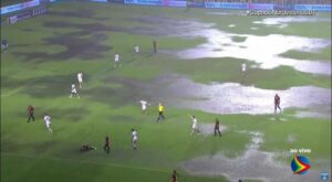 Jogo entre Sport e ABC é interrompido por conta das chuvas, que alagaram o campo da Ilha do Retiro