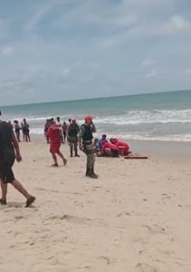 Adolescente mordido por tubarão na praia de Piedade passa por cirurgia e está em estado grave