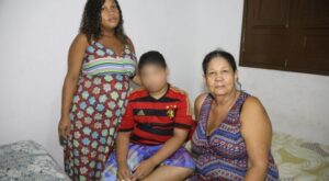 O MENINO QUE CHORA SANGUE: Doença misteriosa desespera família de criança no Grande Recife
