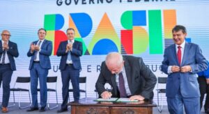 Arcabouço fiscal: salário mínimo e Bolsa Família ficam blindados