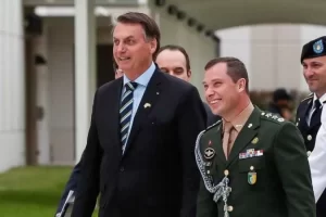 Bolsonaro tinha “plena ciência” de fraude no cartão de vacina, diz PF