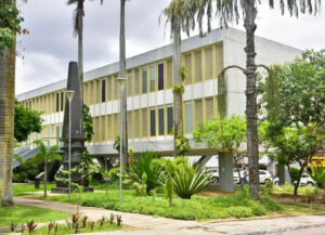 Prefeitura de Caruaru lança edital com 530 vagas para concurso público para o cargo de professor