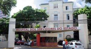 Recife investiga caso de DOENÇA MISTERIOSA da URINA PRETA após consumo de peixe; homem está intubado