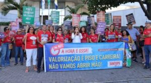 GREVE PROFESSORES: profissionais de PERNAMBUCO rejeitam proposta do governo RAQUEL LYRA e prometem mobilizações