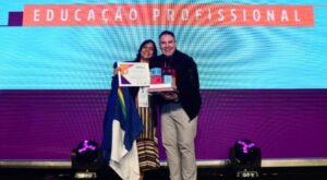 Professora de Pernambuco ganha prêmio nacional e vira exemplo de educador transformador